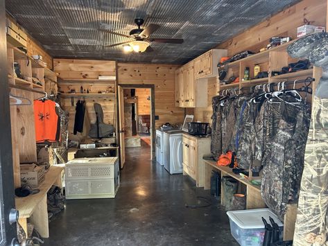 Hunting Gear Storage Room, Mens Hunting Room, Hunting Mud Room, Hunting Storage Ideas, Hunting Storage Room, Hunting Gear Closet, Hunting Room Ideas, Hunting Closet, Hunting Rooms