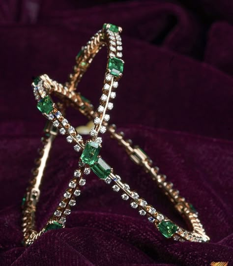 Emerald Diamond Bangles, Diamond Bangles Indian, Gold Diamond Bangles, Emerald Bangles, Beaded Wedding Jewelry, Fashion Jewelry Necklaces Gold, Gold Jewelry Prom, Ruby Bangles, Stone Bangles