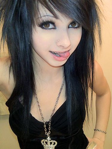 #Scene #Style. my type of girl love the hair Taylor Swift - Sparks Fly Live Multi Cam http://stg.do/3AEc Hira Khan, Emo Haircuts, Emo Scene Girls, Emo Scene Hair, Scene Girl, Pakistani Celebrities, Emo Hair, Scene Girls, Cute Emo