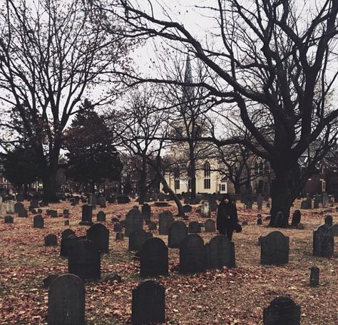 Gothic Halloween Aesthetic, Vintage Witch Aesthetic, Old Halloween Aesthetic, Dark Halloween Aesthetic, Autumn Cemetery, Old Cemetery, Cold Autumn, The Boogeyman, Dark Autumn