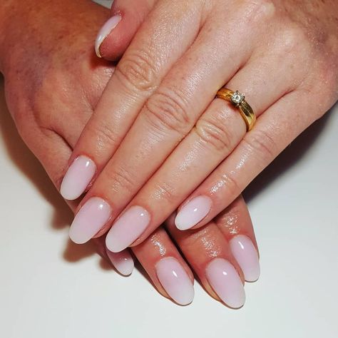 American Manicure, Natural Looking Nails, Overlay Nails, Types Of Manicures, Shellac Manicure, Milky Pink, Powder Manicure, Creative Nail Designs, Vacation Nails