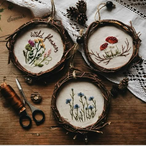 Framed Embroidery, 자수 디자인, Embroidery Hoop Art, Hand Embroidery Patterns, Embroidery Inspiration, Ribbon Embroidery, Hoop Art, Embroidery And Stitching, Embroidery Projects