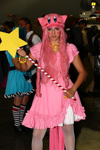 Kirby Costume Women, Nintendo Halloween Costumes, Kirby Cosplay, Nintendo Cosplay, Comic Con Outfits, Mario Costume, Cosplay Ideas Women, Video Game Costumes, Cute Group Halloween Costumes