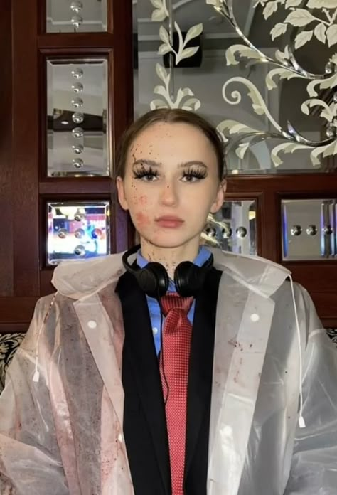 Scary Chic Halloween Costumes, American Phsyco Halloween Costume, Patrick Bateman Makeup, Female Patrick Bateman Costume, Patrick Bateman Costume Girl, American Pshyco Costume Girl, American Physco Costume Women, Patrick Bateman Costume, Iconic Halloween Costumes