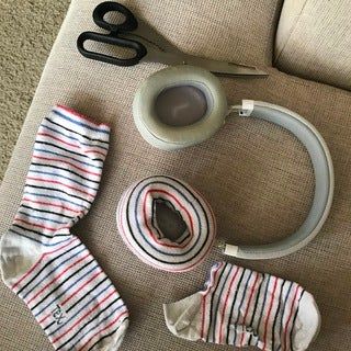 Sockophones - Earphone Padding Made From Socks: 6 Steps Headphone Decoration, Earphones Diy, Diy Headphones, Diy Glue, Lazy Person, Diy Socks, Spinning Yarn, Everyday Hacks, Small Sewing Projects