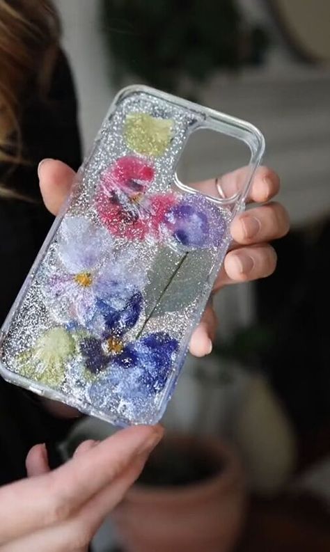 Make Your Own Phone Case, Diy Resin Phone Case, Resin Phone Case, Iphone Pouch, Bra Hacks, Easy Art Projects, Resin Uses, Quick Diy, Cases Diy