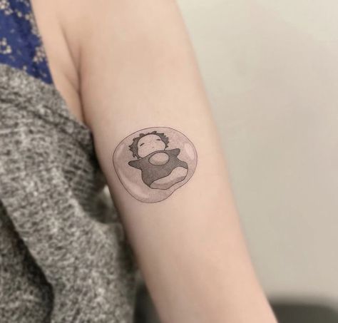 Phasmophobia Tattoo, Ponyo Tattoo Black And White, When Marnie Was There Tattoo, Ponyo Tattoo, Tatuaje Studio Ghibli, Ghibli Tattoos, Studio Ghibli Tattoo, Ghibli Tattoo, Funky Tattoos