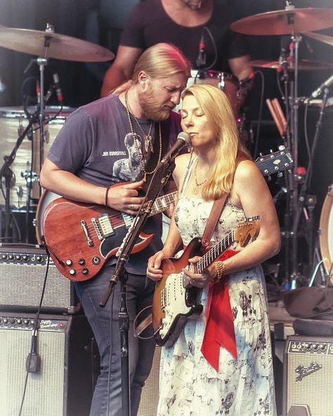 Derek Trucks And Susan Tedeschi, Susan Tedeschi, Drums Artwork, Derek Trucks, Tedeschi Trucks Band, Mind Movie, The Allman Brothers, Slide Guitar, Allman Brothers Band