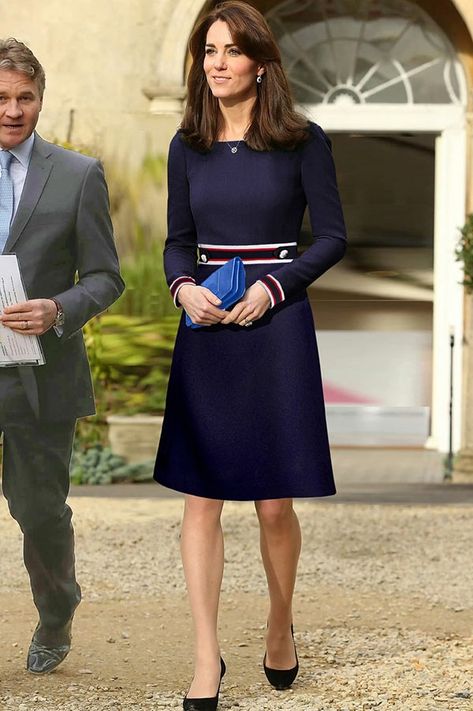 Kate Middleton Inspired Dark Navy Short Dress Chic Short Dress, Short Dress With Long Sleeves, Navy Short Dress, Looks Kate Middleton, Kate Middleton Dress, Princess Catherine, Dress With Long Sleeves, Navy Shorts, Red Carpet Dresses