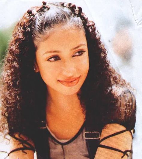 662 Likes, 5 Comments - Early 2000s Nostalgia (@2000saesthetics) on Instagram: “Mya looking absolutely adorable - Tag a friend! DM me for requests ⚡️Follow @2000saesthetics…” 2000s Curly Hairstyles, 2000s Hairstyles Curly Hair, 2000s Hair Trends, Early 2000s Hairstyles Black Women, 2000s Hairstyles Black Women, 00s Hairstyles, Early 2000s Hair, Early 2000s Hairstyles, Black Hair 90s