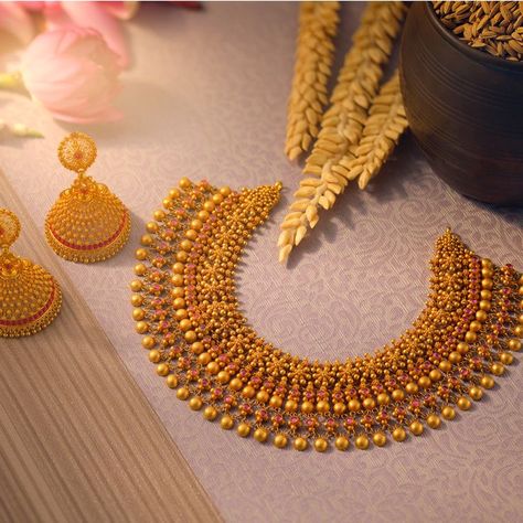 Gold Necklace Bridal, Engagement Ring Non Traditional, Antique Necklaces Design, Choker Necklace Designs, Indian Bridal Jewelry Sets, Modern Gold Jewelry, Bridal Jewellery Design, Gold Necklace Indian Bridal Jewelry, Gold Bridal Jewellery Sets