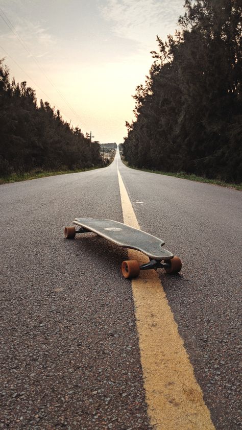 Longboard Aesthetic, Skateboard Images, Skateboard Wallpaper, Extreme Climbing, Skateboard Pictures, Skateboard Park, Street Pictures, Wallpaper For Phone, Wallpaper Mobile