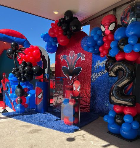 Spiderman Photo Backdrop, Spiderman Birthday Party Backdrop, Spiderman Party Backdrop, Spiderman Balloon Decor, Spiderman Backdrop Ideas, 2nd Birthday Spiderman Theme, Spider Man Balloon Arch, Into The Spiderverse Party, Spiderman Party Decor