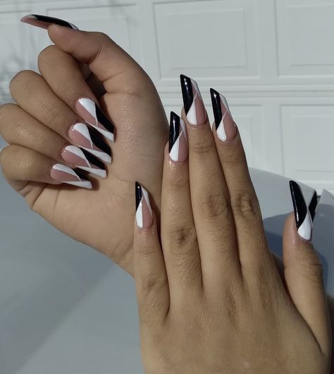 Beautiful nail set idea. Lipstick Nails Shape Design, Nails Lipstick Shape, Lipstick Shaped Nails, Lipstick Shape Nails, Lipstick Nails Shape, Nails Shape, Nails Beautiful, Lipstick Nails, Shaped Nails