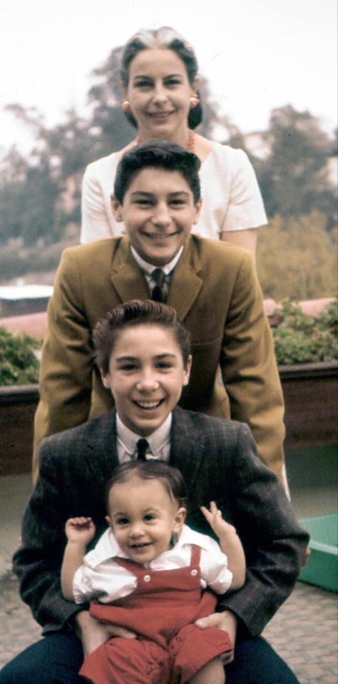 Robert and Johnny Crawford with their Mother, Betty and baby Brother, Cory. They’re on the balcony of the Family’s Hollywood Hills home. circa 1962. | *Via Johnny Crawford Legacy Old Western Actors, Johnny Crawford, Hollywood Hills Homes, The Rifleman, Cool Picks, Male Celebrities, Hollywood Hills, Child Actors, The Balcony