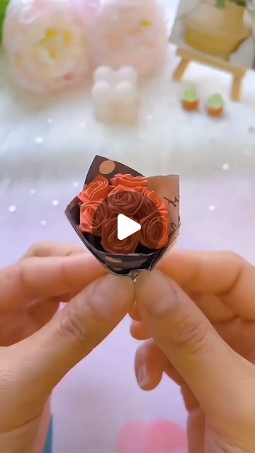 How To Fold Paper For Bouquet, Cute Paper Flower Bouquet, How To Make Paper Flowers Easy Simple, Flower Bouquet In Paper, How To Make A Paper Flower Bouquet, How To Make Flower Bouquet With Paper, Origami Ideas Easy, Bouquet Making Ideas, Origami Flowers Bouquet