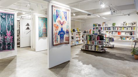 7 Art Gallery Spaces in New York Art Gallery Gift Shop, Warehouse Art Gallery, Art Residency Spaces, Small Art Gallery Interior Design, Workshop Space Design, Art Gallery Cafe, Art Gallery Space, Small Art Gallery, Dreaming Outloud