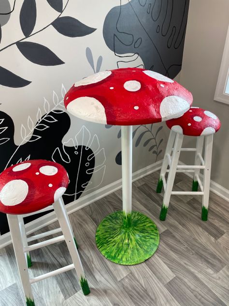 Diy Mushroom Table And Chairs, Cute Diy Mushroom Room Decor, Mushroom Ideas For Room, Diy Mushroom Stool, Mushroom Furniture, Diy Mushroom Table And Stools, Mushroom Diy, Mushroom Stool And Table, Diy Mushroom Decor