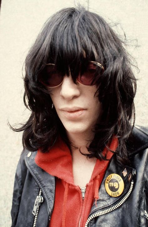 Joey Ramone Johnny Thunders, Joey Ramone, John Cage, Gabba Gabba, Punk Rock Bands, Music Photo, The Clash, Ramones, Music Icon