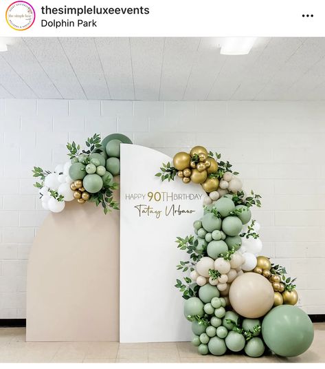 Green And Gold Birthday Backdrop, Sage Green Backdrop Ideas, Sage Balloon Decor, Green Balloon Backdrop, Sweet Table Decorations, Ideas Bautizo, Clear Acrylic Wedding Invitations, Decoration Buffet, Simple Birthday Decorations