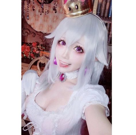 King Boo cosplay Credits to Monpink11 on IG Super Mario Bros. cosplay Boo Cosplay, Rosalina Cosplay, Princess Peach Cosplay, Mario Cosplay, Peach Cosplay, Goth Princess, Emo Princess, King Boo, Anime Makeup