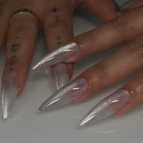 Almond Cat Eye Nails, Nails Cat Eye, Types Of Nail Polish, Eye Nails, Stiletto Nails Designs, Really Cute Nails, Sparkle Nails, Cat Eye Nails, Cat Nails