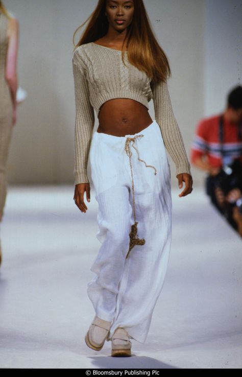 PRADA Models Off Duty Style, 90s Runway Fashion, Runway Fashion Couture, Kaia Gerber, Dance Practice, Naomi Campbell, Beauty And Fashion, 2000s Fashion, Looks Style