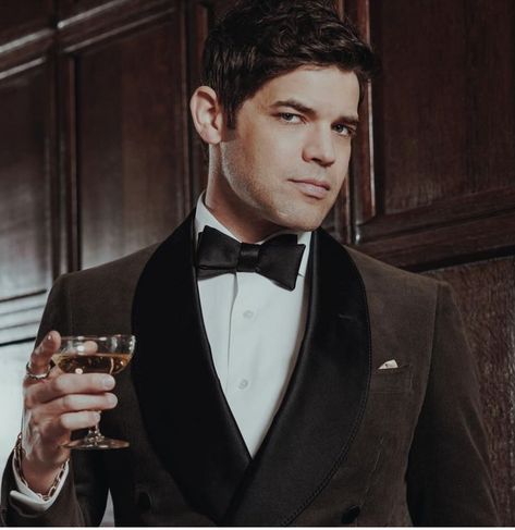 Jeremy Jordan Aesthetic, Jeremy Jordan Great Gatsby, Jeremy Jordan Newsies, Jeremy Jordan, Spy Shows, Jay Gatsby, Bonnie N Clyde, The Great Gatsby, Newsies