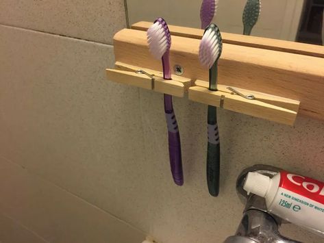 Diy Toothbrush Holder, Diy Toothbrush, Diy Toothpaste, Dekor Diy, Simple Home, Diy Crafts Hacks, Crafts Hacks, Brush Holder, Bathroom Organization