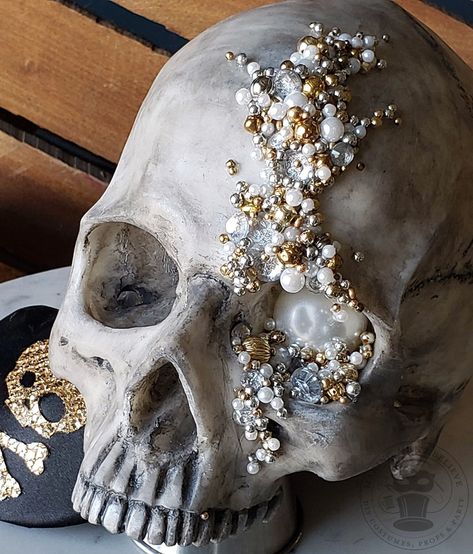 This easy how-to will turn a simple Halloween skull prop from meh to marvelous with some simple aging paint techniques, jewels, and beads. Glam Skull, Diy Skulls, Skull Crafts, Paint Techniques, Bone Art, Skull Painting, Sugar Skull Art, Make Believe, Halloween Diy Crafts