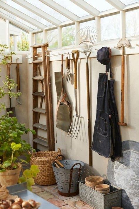 Shed Inspiration, Garden Shed Interiors, Shed Makeover, Shed Interior, Greenhouse Shed, Shed Organization, Casa Country, Tool Shed, Garden Tool Storage