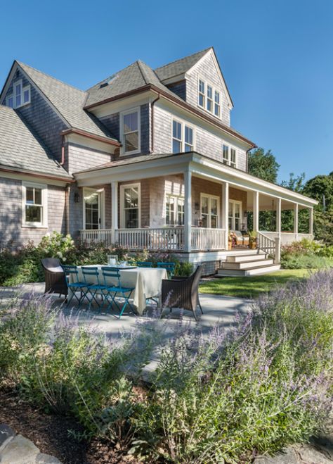 Tour a Harbor Cottage with Coastal Style - Town & Country Living Furniture Wrap, Preppy House, Coastal Exterior, Porch Outdoor, Cottage Porch, Shingle Style Homes, Porch Deck, Contemporary Coastal, Coastal Bathrooms