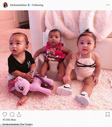 'The Triplets': Kim Kardashian took to Instagram on Friday to share an adorable snap of he... Kily Jenner, Jenner Kids, Stormi Webster, Looks Kylie Jenner, Estilo Kylie Jenner, Kardashian Kids, Kardashian Family, King Kylie, Celebrity Kids