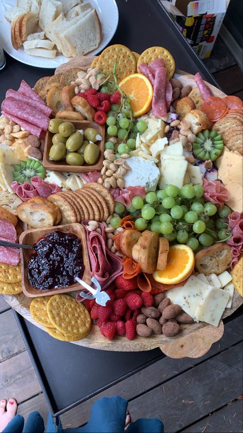 Charcuterie Board Anti Pasti Board, Anti Pasti Platte, Antipasto Plate, Antipasto Platter, Charcuterie Inspiration, Party Food Platters, Snack Board, Charcuterie Recipes, Pub Food