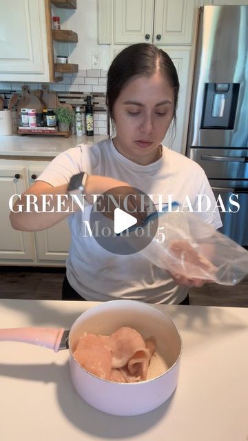 MirandaM//Mom/Cooking on Instagram: "Green enchiladas quick and easy dinner recipe #recipe #cooking #green #enchilada #dinner #mom #momof5 #momlife #explore #explorepage #asmr #asmrsounds #reels #reelsinstagram" Enchilada Dinner, Green Enchiladas, Moms Cooking, Green Enchilada Sauce, Easy Dinner Recipe, Quick And Easy Dinner, Enchilada Sauce, Dinner Recipe, Oven Baked