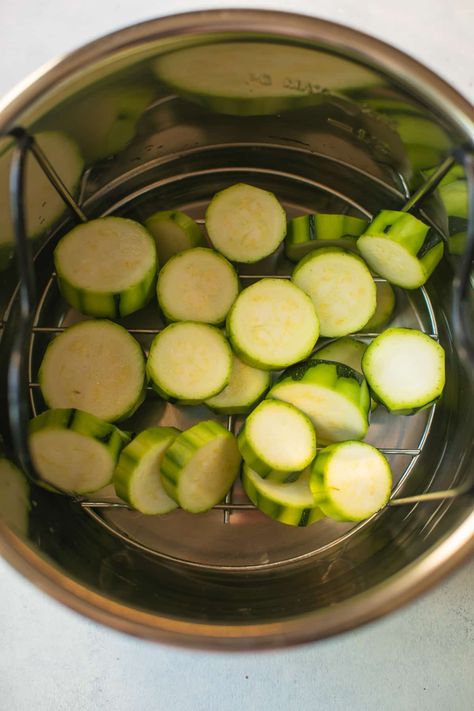 Instant Pot Zucchini, Cooking Yellow Squash, Sauteed Zucchini And Squash, Instant Pot Veggies, Steamed Zucchini, Instant Pot Steam, Instant Pot Dinner, How To Cook Squash, Multi Cooker Recipes