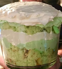 Pistachio Trifle, Easter Trifle Desserts, Trifle Bowl Desserts, Pudding Trifle, Trifle Cake, Trifle Pudding, Trifle Dish, Pistachio Pudding, Trifle Desserts