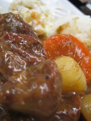 Hawaiian Beef Stew Recipe, Hawaiian Beef, Hawaiian Pidgin, Ono Kine Recipes, Hawaiian Foods, Hawaiian Recipes, Oxtail Recipes, Hawaiian Dishes, Polynesian Food