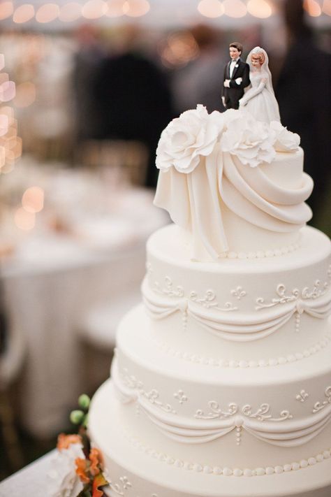 #traditionalweddingcake #traditional #wedding #cake #traditional #wedding #cakes #classy Pretty Wedding Cakes, Wedding Cakes Elegant, Traditional Wedding Cakes, Traditional Wedding Cake, Classic Wedding Cake, Dream Wedding Cake, Fall Wedding Cakes, Gorgeous Wedding Cake, Cake Photography