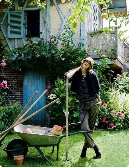 Gardening Outfit, Garden Girls, Potting Shed, Kitchen Garden, Garden Styles, Country Life, Farm Life, Country Living, Cottage Garden