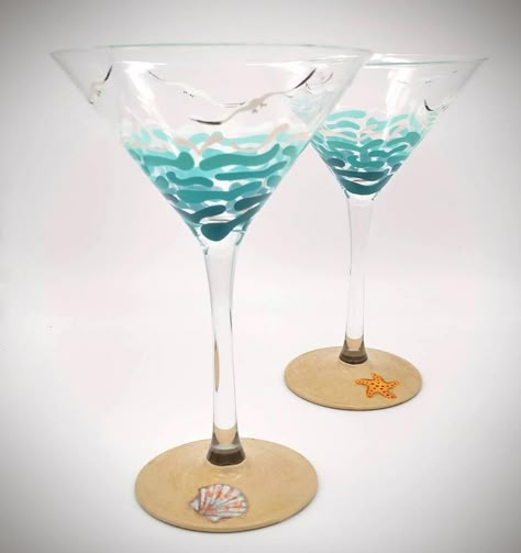 Cocktail Glass Painting Ideas, Hand Painted Martini Glasses, Painting Martini Glasses, Martini Glass Painting Ideas, Cocktail Glass Painting, Painting Girls Night, Glass Cup Painting Ideas, Martini Painting, Painted Martini Glasses