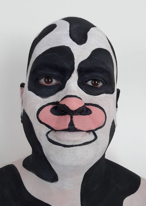 Strawberry Cow Makeup, Cowboy Face Paint, Cow Makeup Halloween, Funny Halloween Makeup, Cow Makeup Look, Cow Make Up, Animal Makeup, Face Paintings, I'm Scared