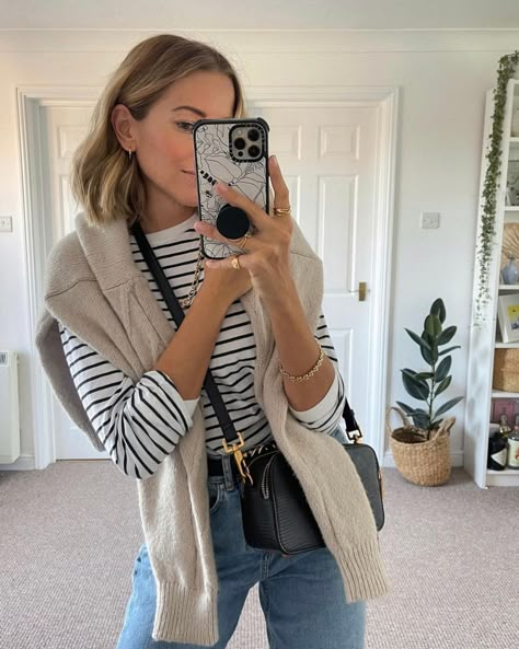 Striped Top Outfit, Sleeve Shirt Outfit, Long Sleeve Shirt Outfits, Outfits With Striped Shirts, Mum Fashion, Long Sleeve Outfits, Stripe Outfits, Colour Combo, Tshirt Outfits