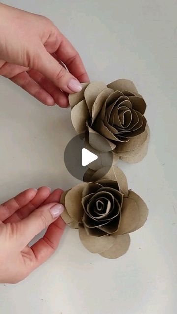 Toilet Paper Flowers, Toilet Paper Origami, Burlap Flower Tutorial, Toilet Roll Art, Toilet Paper Roll Diy, Cardboard Crafts Decoration, Paper Roll Crafts Diy, Diy Toilet Paper, Paper Roses Diy