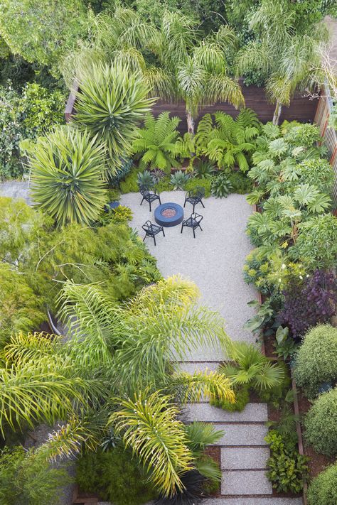 Gardens you can (almost) fit in your pocket can still produce a large visual impact despite their diminutive size, and usually are not huge water guzzlers. Low Water Landscaping, Low Water Gardening, Flora Grubb, Seaside Garden, Drought Tolerant Garden, California Garden, Dry Garden, Survival Gardening, Homestead Survival