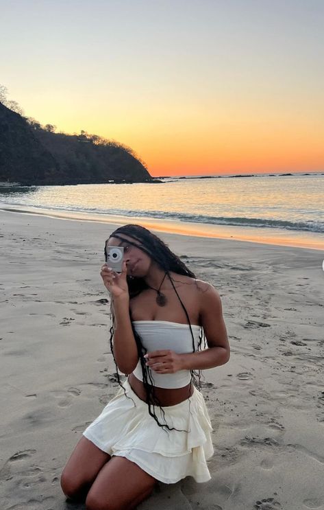 Kianna Naomi Outfits, Beach Film Aesthetic, Kiana Naomi, Kianna Naomi, Island Outfit, Summer Picture Poses, Beach Pictures Poses, Black Femininity, Foto Poses