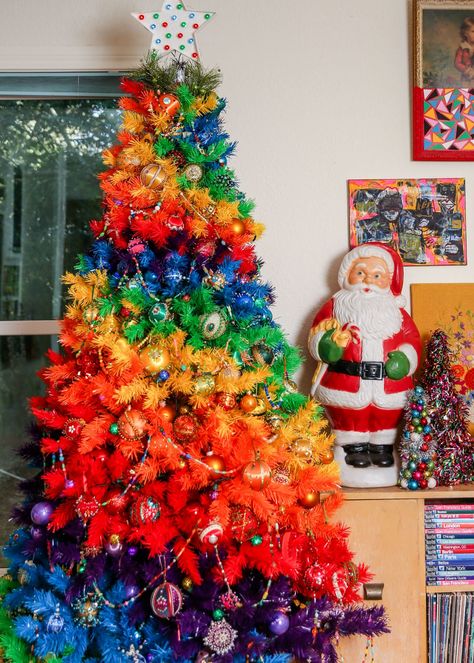 How to Decorate a Rainbow Christmas Tree - Jennifer Perkins Christmas Competition, Christmas Tree Train, Black Christmas Decorations, Walk Ideas, Rainbow Christmas Tree, Amazing Christmas Trees, Dream House Inspiration, Christmas Tree Inspo, Faux Christmas Trees