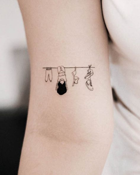 Tatto Design For Girls Arm, Women’s Tricep Tattoo, Upper Arm Line Tattoos For Women, Vertical Arm Tattoos For Women, Tattoo For Inner Arm, Womens Inner Arm Tattoo, Tattoos For Moving On, Top Tattoo For Women, Funny Small Tattoos For Women