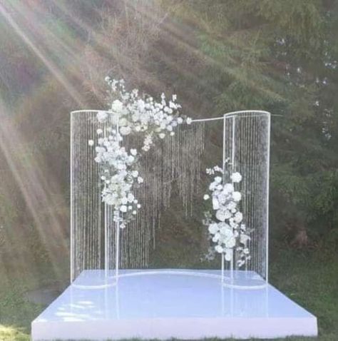 Crystal Wedding Backdrop, Canopy Ideas, Window Canopy, Wedding Ambiance, Wedding Background Decoration, Wedding Stage Design, Drink Bar, Wedding Backdrop Design, Wedding Backdrop Decorations