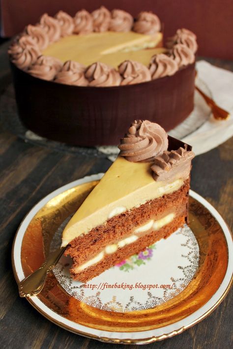 Chocolate Caramel Banana Mousse Cake Banana Mousse, Mousse Cake Recipe, Torte Cake, Banana Cake Recipe, Chocolate Mousse Cake, Torte Cupcake, Chocolate Caramel, Chocolate Caramels, Mousse Cake